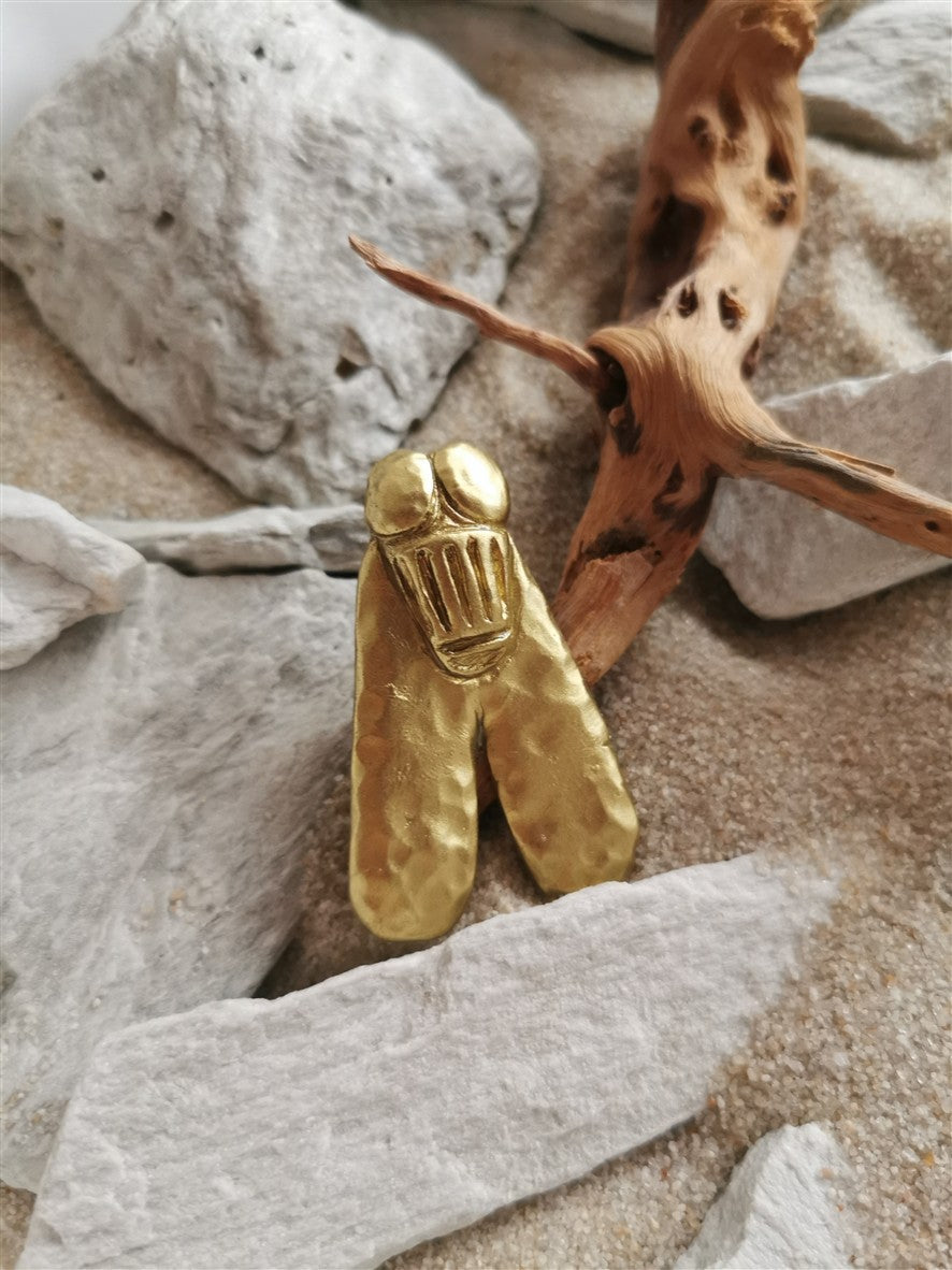 Broszka ze złotą muchą – inspirowana królową Ahhotep I, biżuteria historyczna, prezent dla archeologa i starożytnego Egiptu