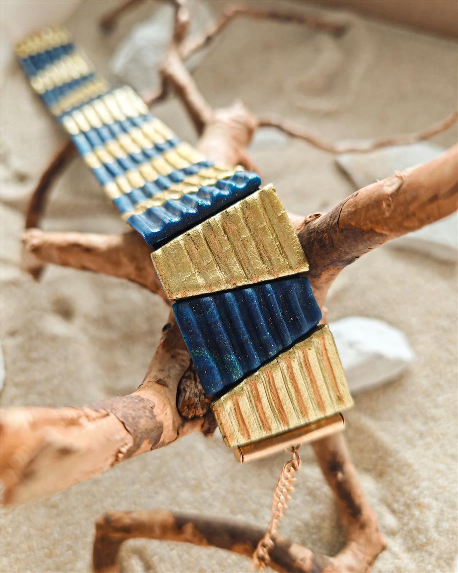 Naszyjnik inspirowany biżuterią z Ur – Choker z imitacją złota i lapis lazuli, inspirowany skarbami z grobowca Puabi