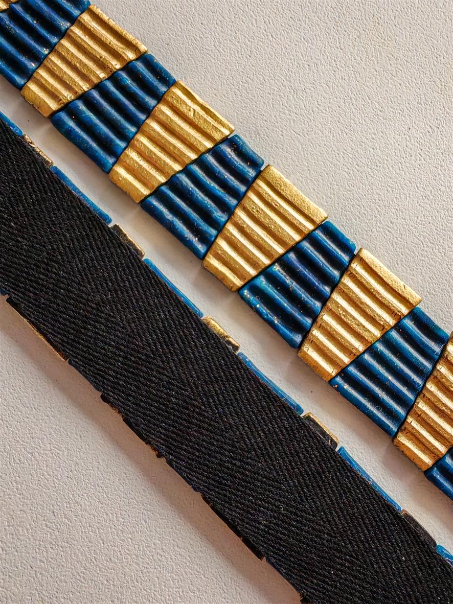 Naszyjnik inspirowany biżuterią z Ur – Choker z imitacją złota i lapis lazuli, inspirowany skarbami z grobowca Puabi