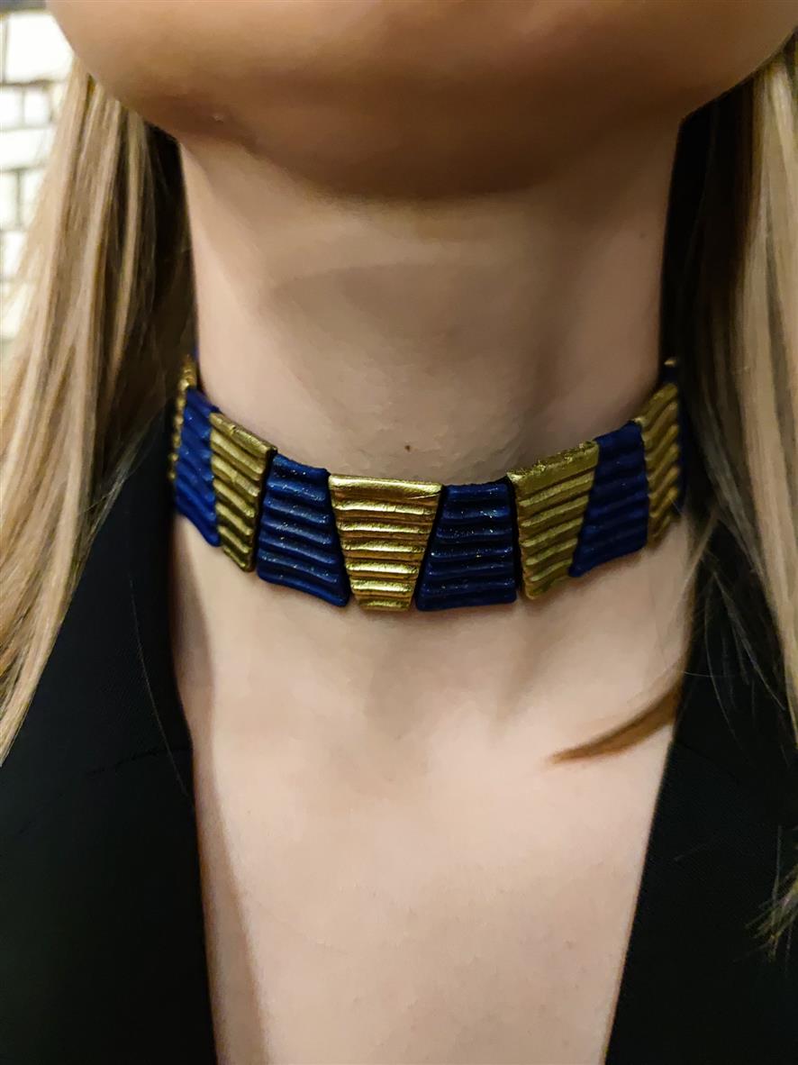 Naszyjnik inspirowany biżuterią z Ur – Choker z imitacją złota i lapis lazuli, inspirowany skarbami z grobowca Puabi