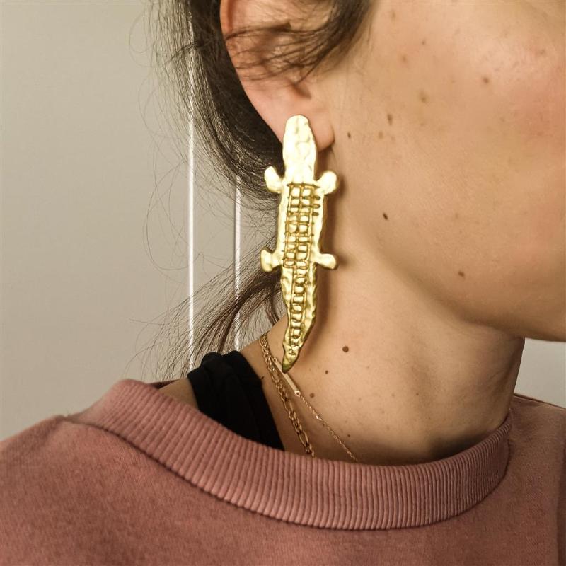 Lightweight Gold Statement Earrings
Polymer Clay Gold Earrings
Egypt-Inspired Luxury Accessories