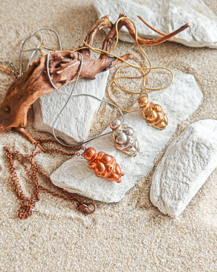 venus antiqua - pendants with paleolithic venuses