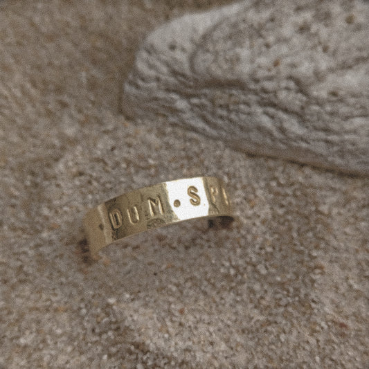 INSCRIPTIONES – DUM SPIRO pierścionek