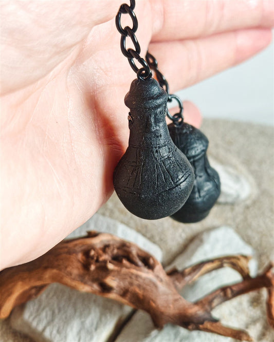 Face Urn Keychain – Handcrafted Pendant Inspired by Pomeranian Culture, Archaeology Gift, Unique Historical Accessory