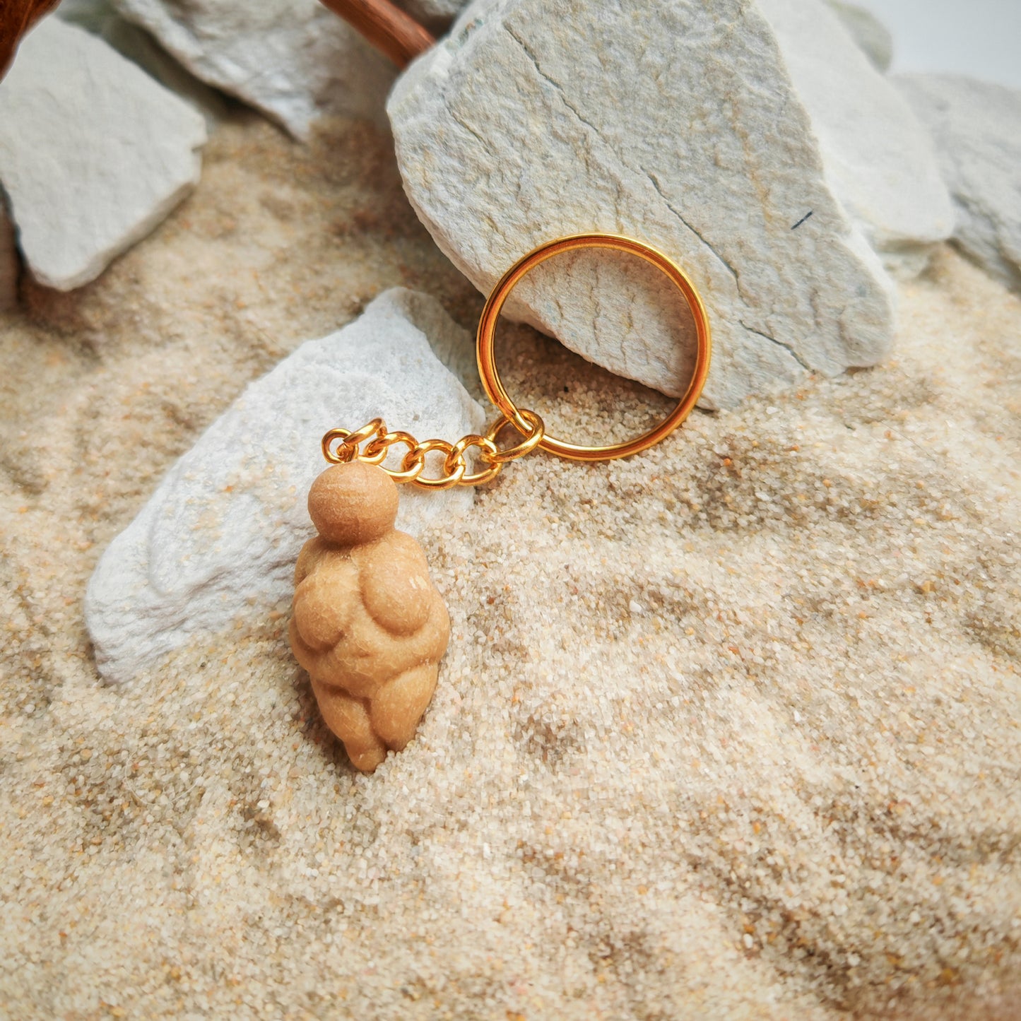 Keychain with Venus of Willendorf Miniature – Handcrafted Polymer Clay Replica of the Famous Paleolithic Fertility Goddess
