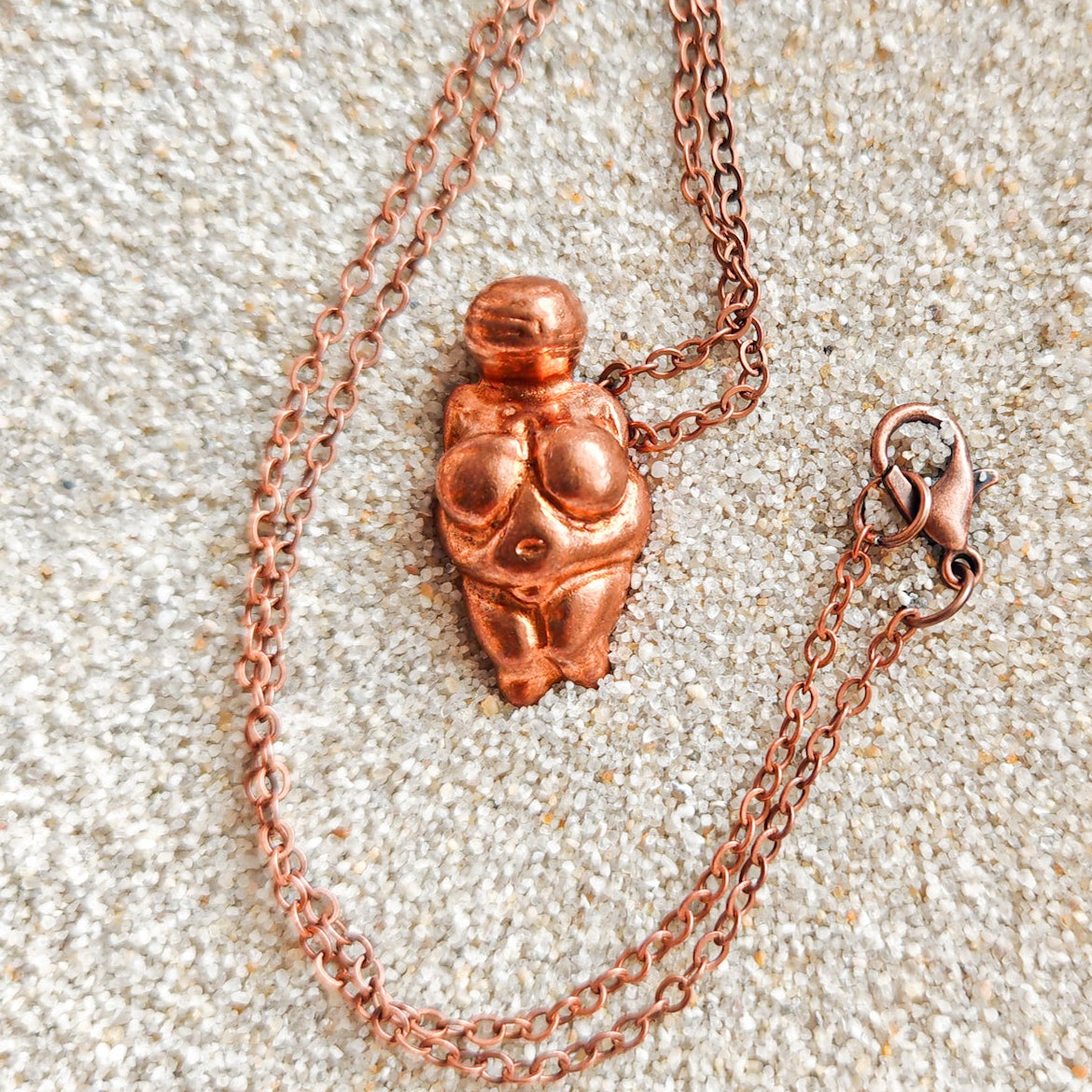 Venus Antiqua: Willendorf — naszyjnik