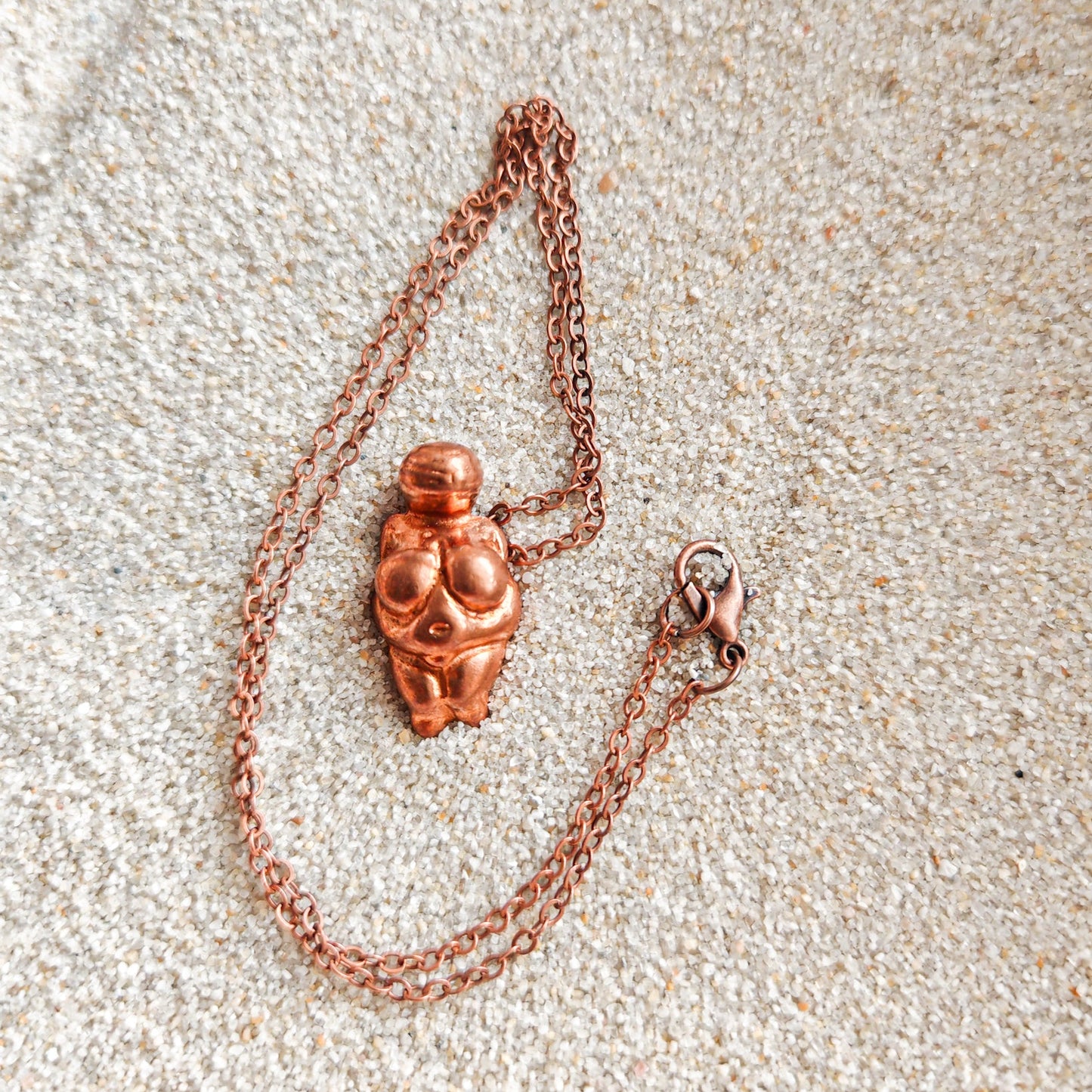 Venus Antiqua: Willendorf — naszyjnik