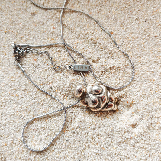 Venus Antiqua: Willendorf — naszyjnik