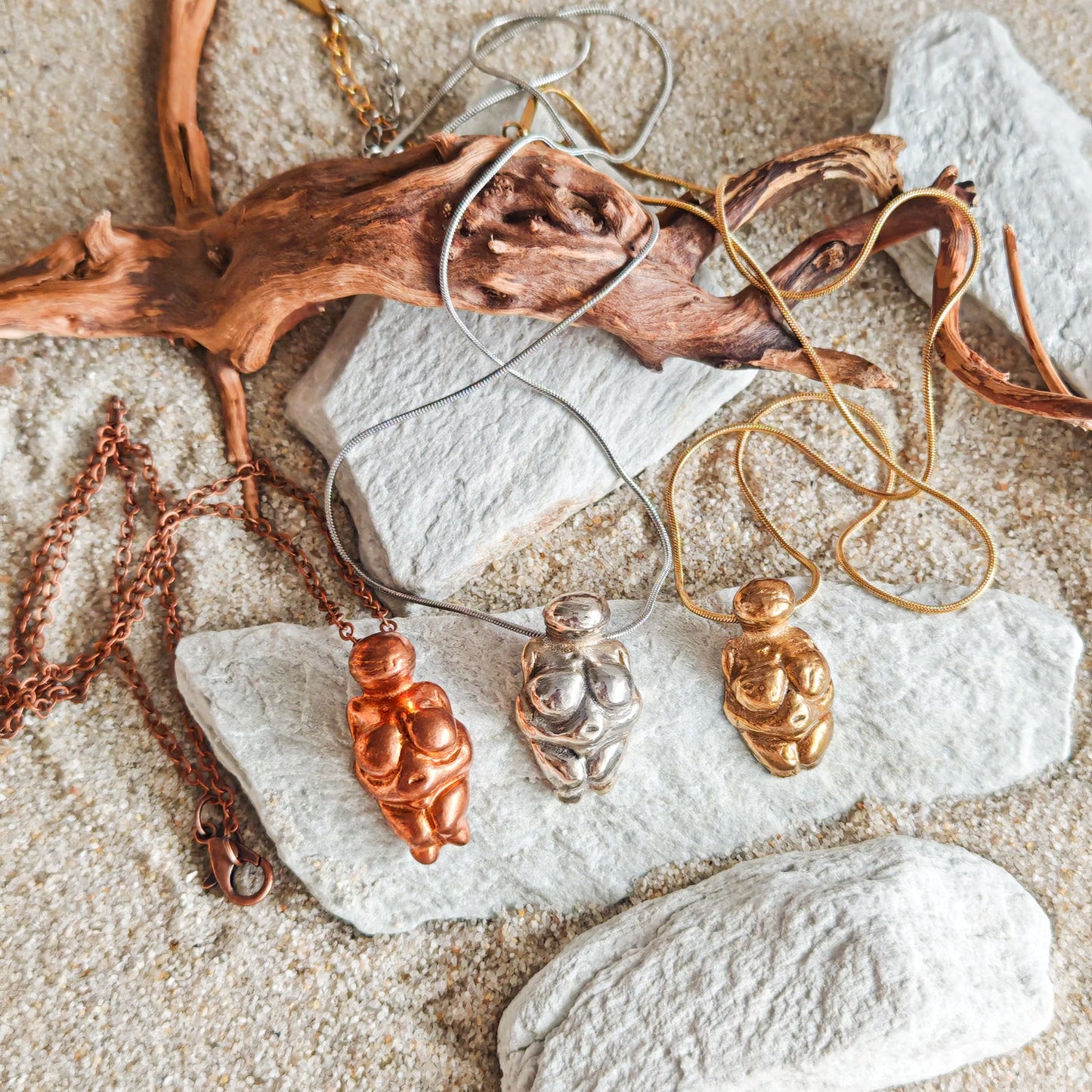 Venus Antiqua: Willendorf — naszyjnik